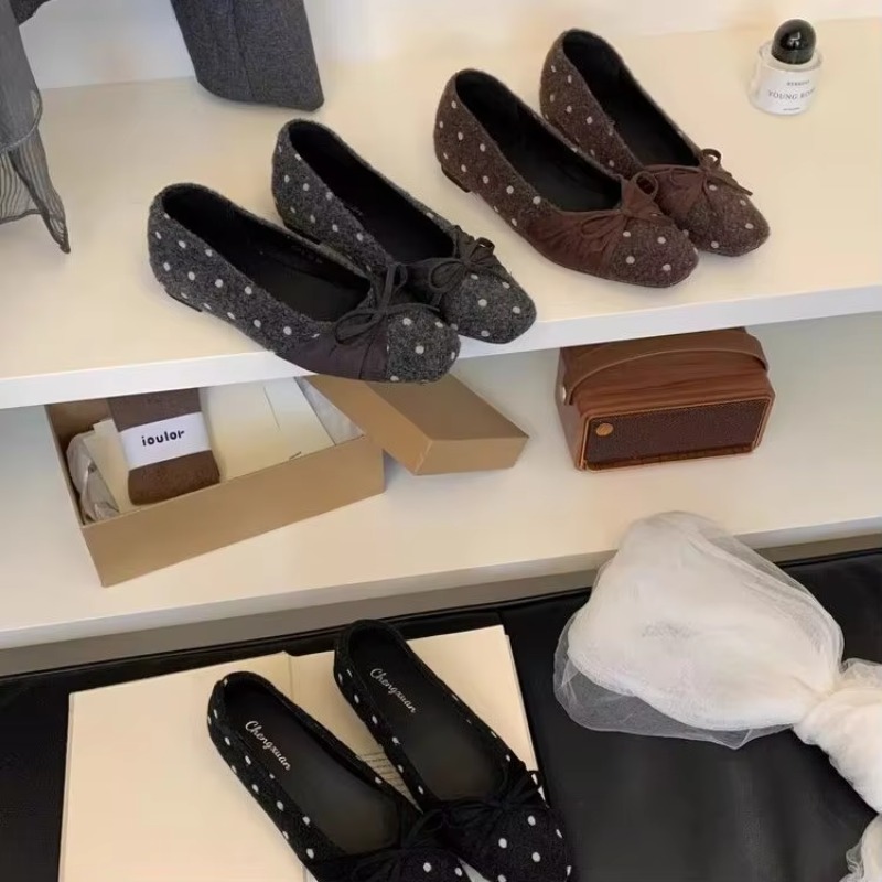 女性用、水玉模様のウール製バレエシューズ、スクエアトゥ、リボ - Women'S Shoes のレビューと価格