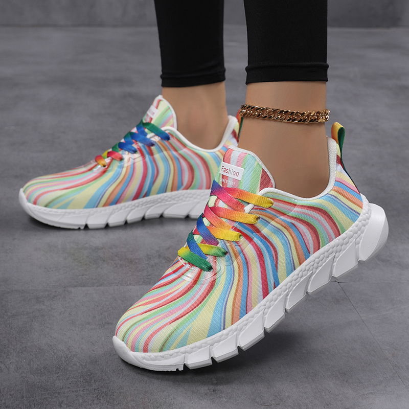 レディース レインボー ストライプ スニーカー、フライニット - Knit Fabric Lace Up Sneakers のレビューと価格