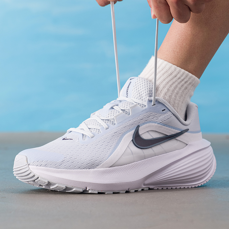 ナイキ メンズシューズ オリジナル 軽量 ロードランニングシ - Lightweight Road Running Shoes のレビューと価格